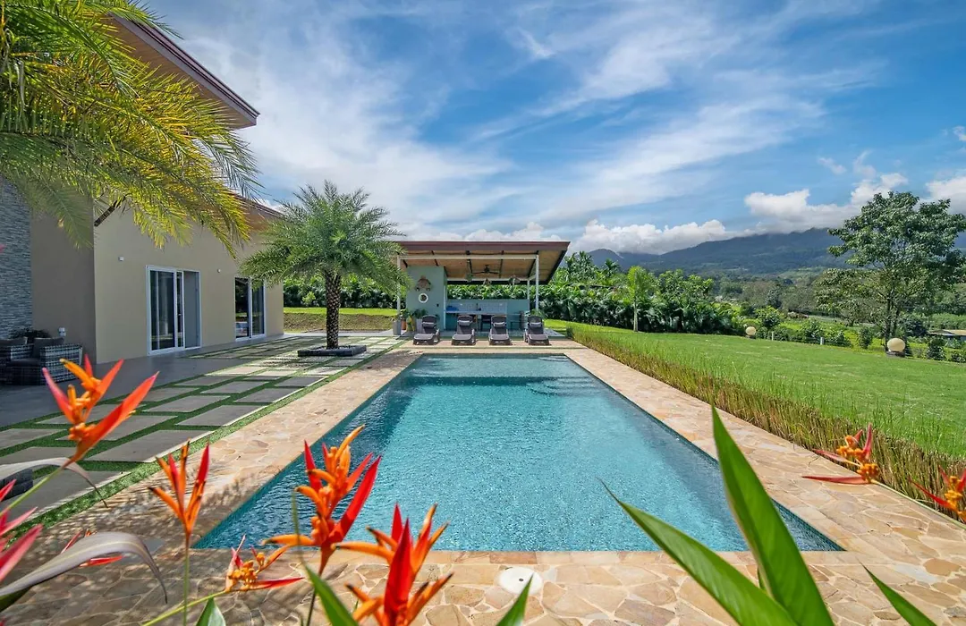 Mayoli Hill Deluxe Farmhouse-1